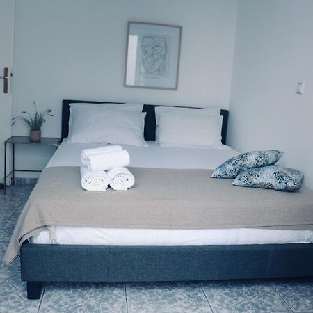 Coastline Apartment Néa Péramos Eksteriør billede
