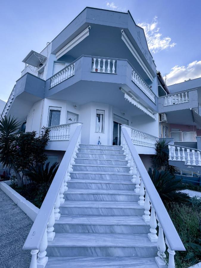 Coastline Apartment Néa Péramos Eksteriør billede