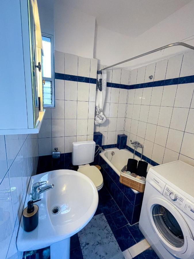 Coastline Apartment Néa Péramos Eksteriør billede
