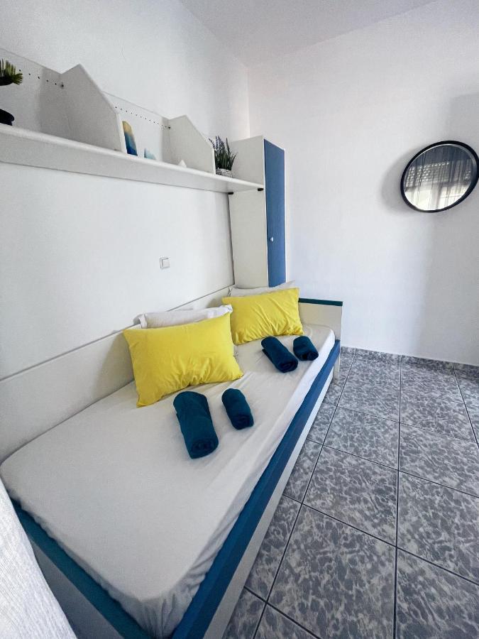 Coastline Apartment Néa Péramos Eksteriør billede