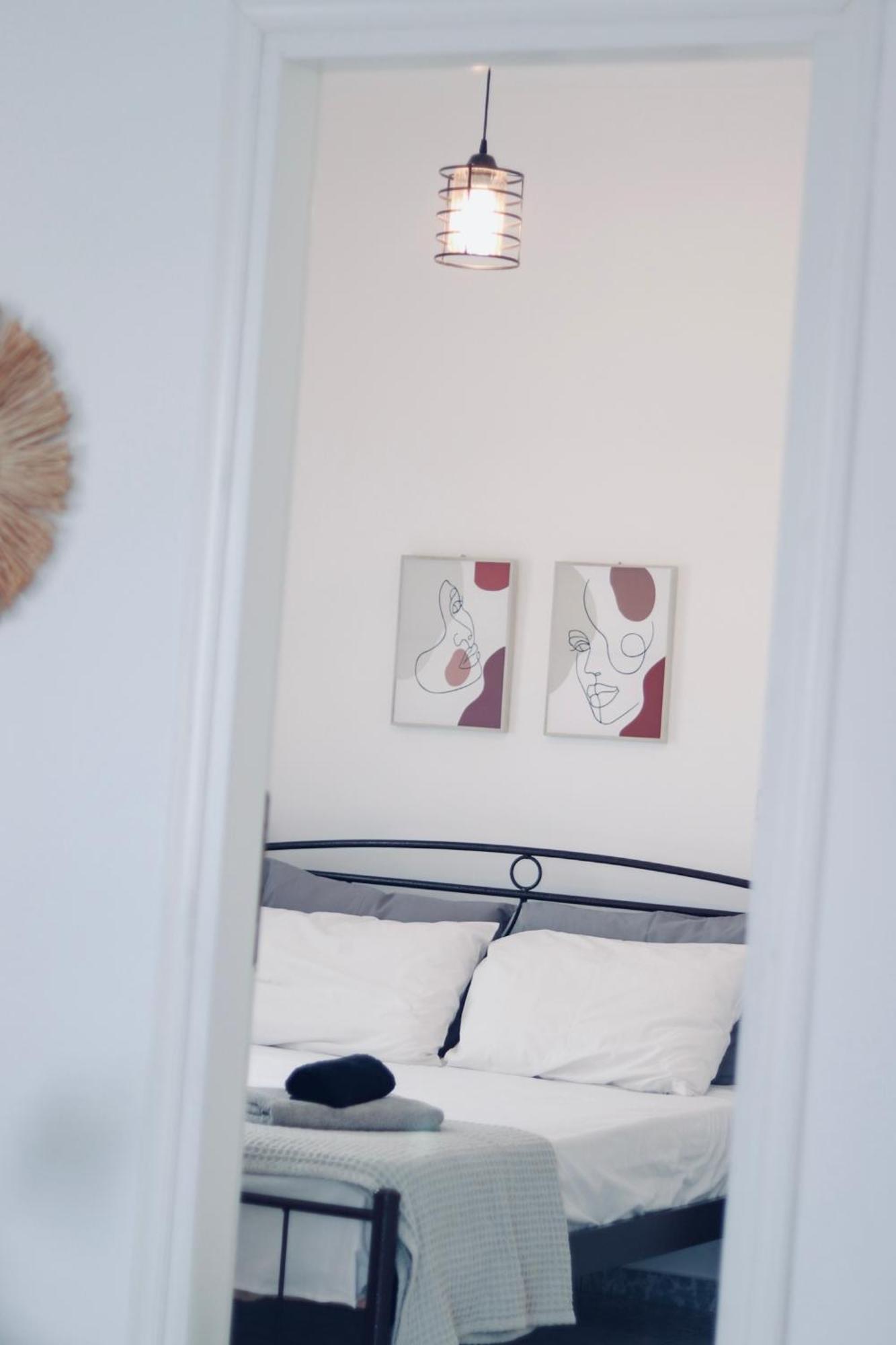 Coastline Apartment Néa Péramos Eksteriør billede