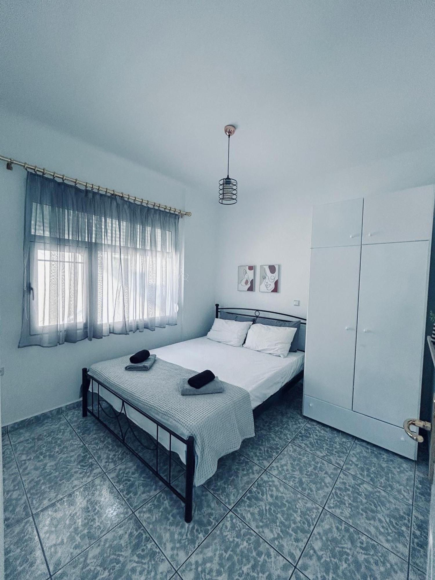 Coastline Apartment Néa Péramos Eksteriør billede