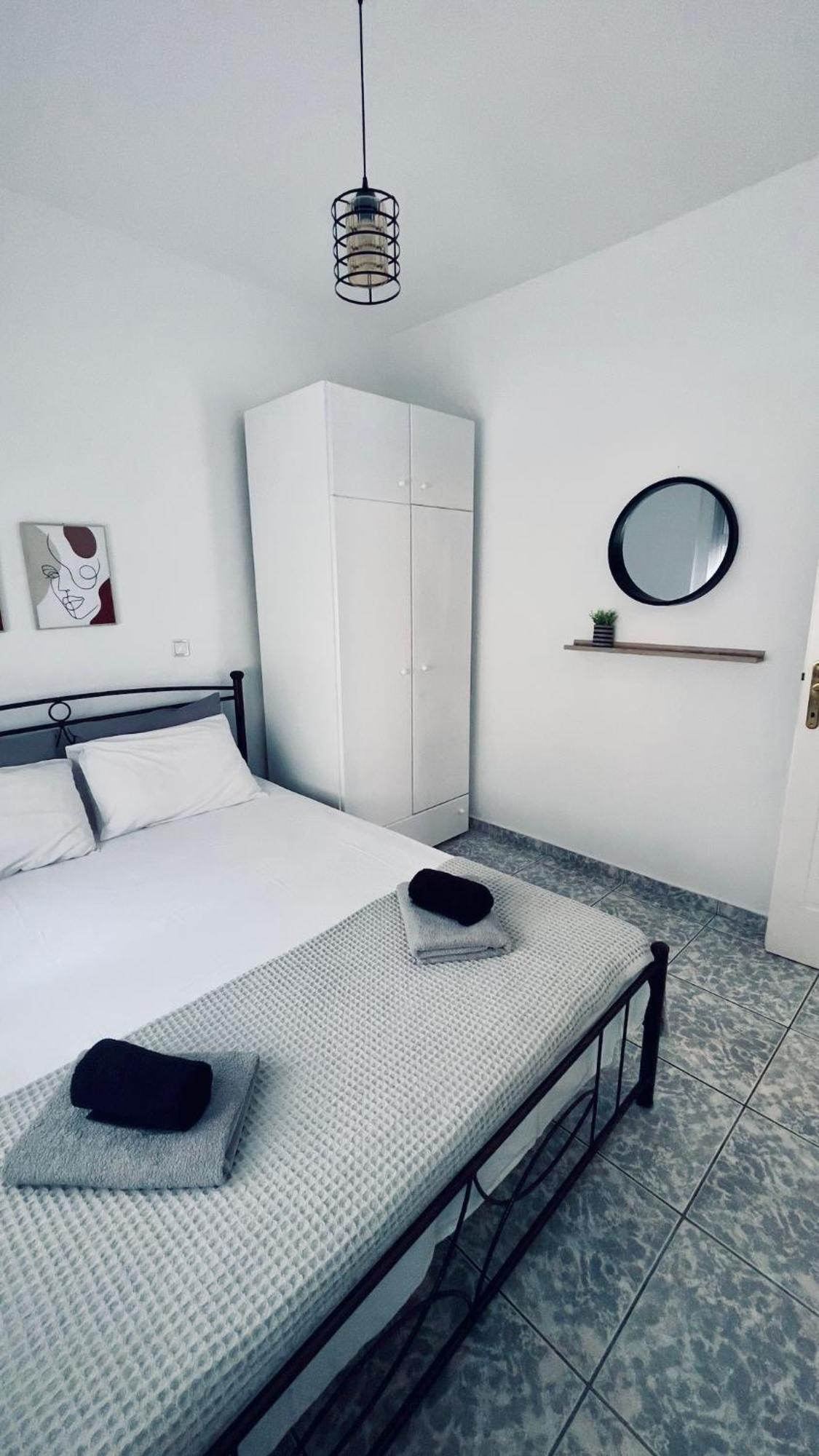 Coastline Apartment Néa Péramos Eksteriør billede